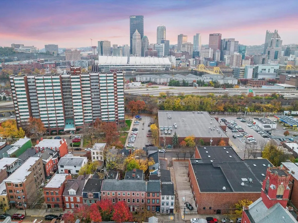 Stylish 4 Bedroom Loft Home, North Shore, City Skyline View Close To Nhl, Nfl Pittsburgh Holiday home
